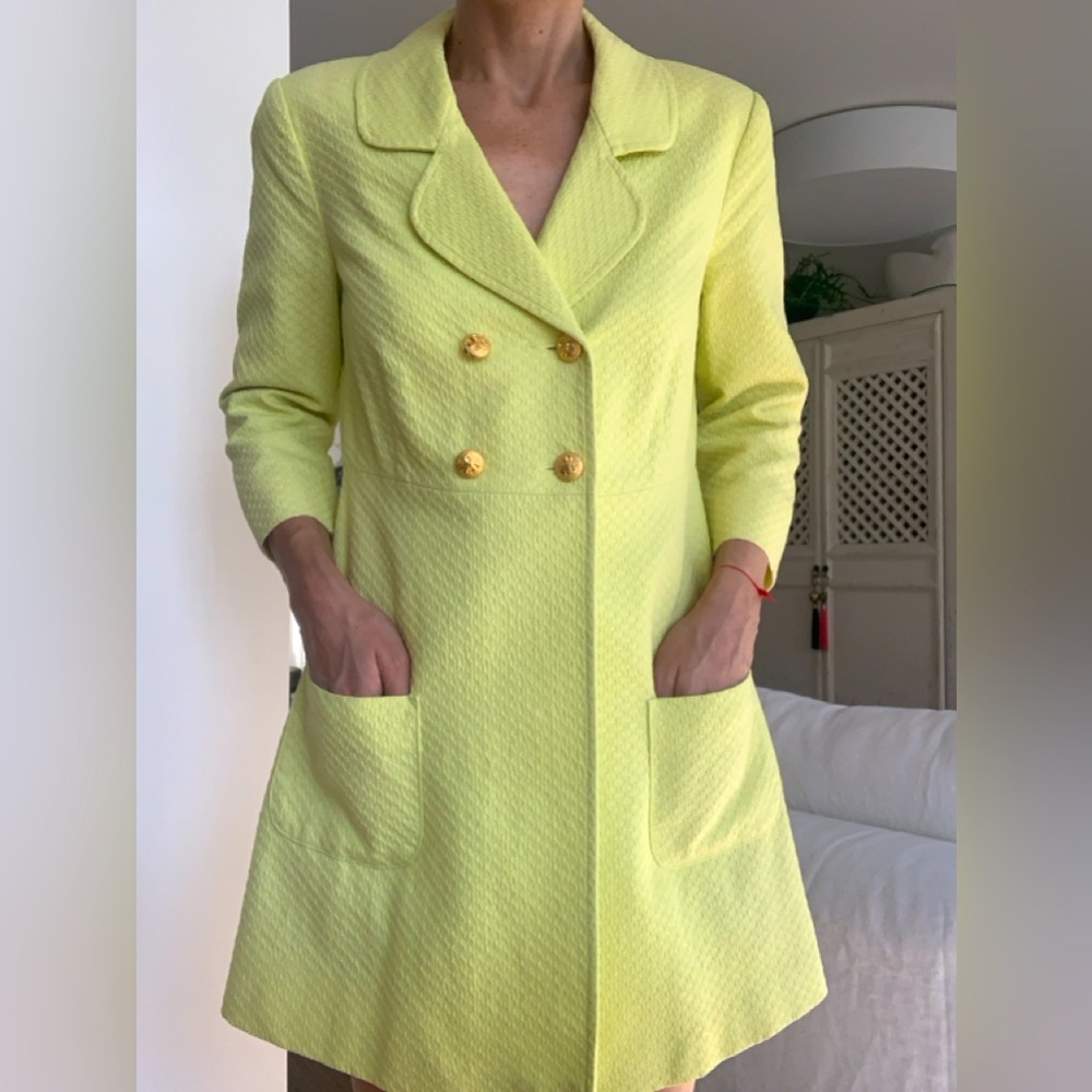 Elegant Women's Chanel style Coat like NEW!